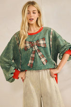 Load image into Gallery viewer, Vintage Green Plaid Bow Pullover
