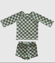 Load image into Gallery viewer, Green checkered long sleeve + shorts upf 50+
