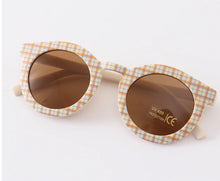 Load image into Gallery viewer, Retro round kids sunglasses UV400
