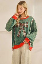 Load image into Gallery viewer, Vintage Green Plaid Bow Pullover
