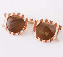 Load image into Gallery viewer, Retro round kids sunglasses UV400
