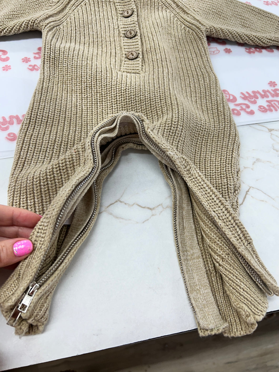 Knitted Romper with zipper